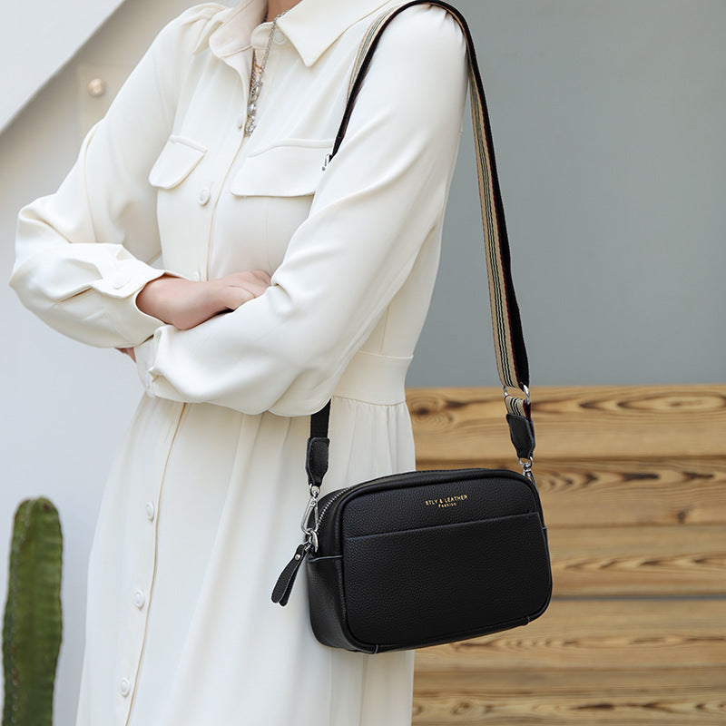 Sac bandoulière asymétrique net noir‑rouge