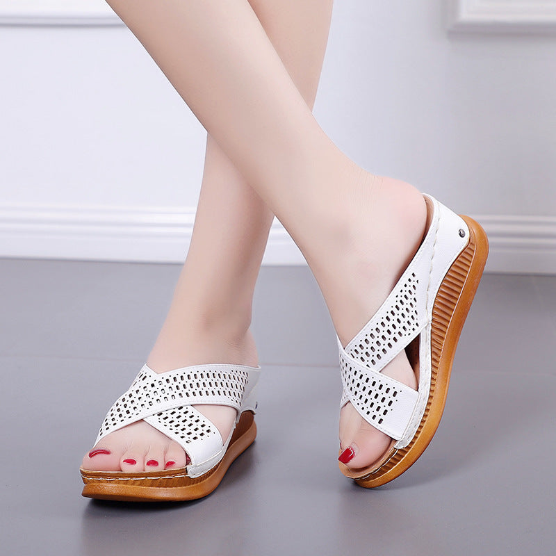 Mules Croisées en Cuir Évidé
