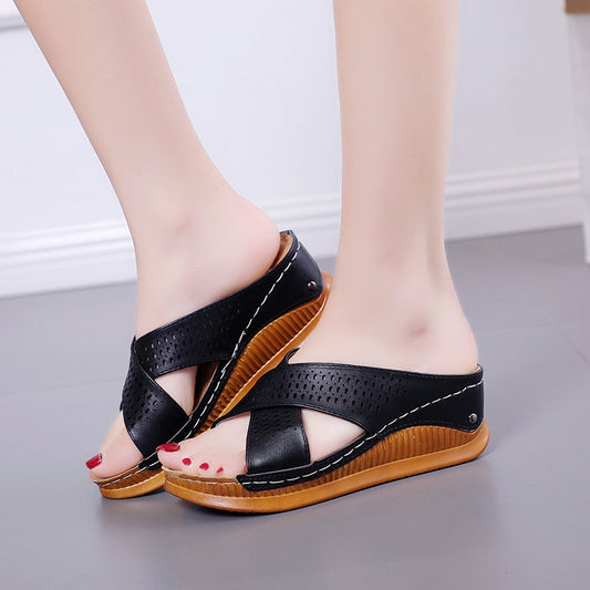Mules Croisées en Cuir Évidé