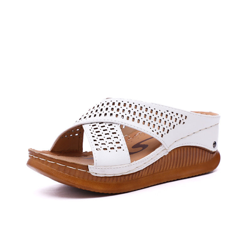 Mules Croisées en Cuir Évidé