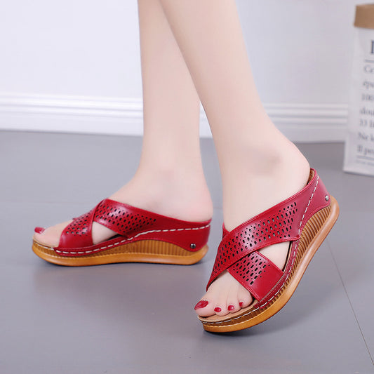 Mules Croisées en Cuir Évidé