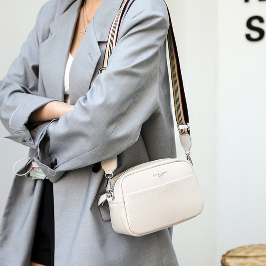 Sac bandoulière asymétrique net noir‑rouge