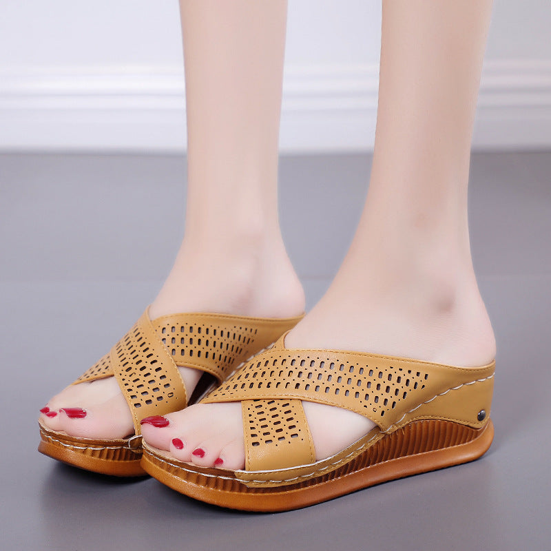 Mules Croisées en Cuir Évidé